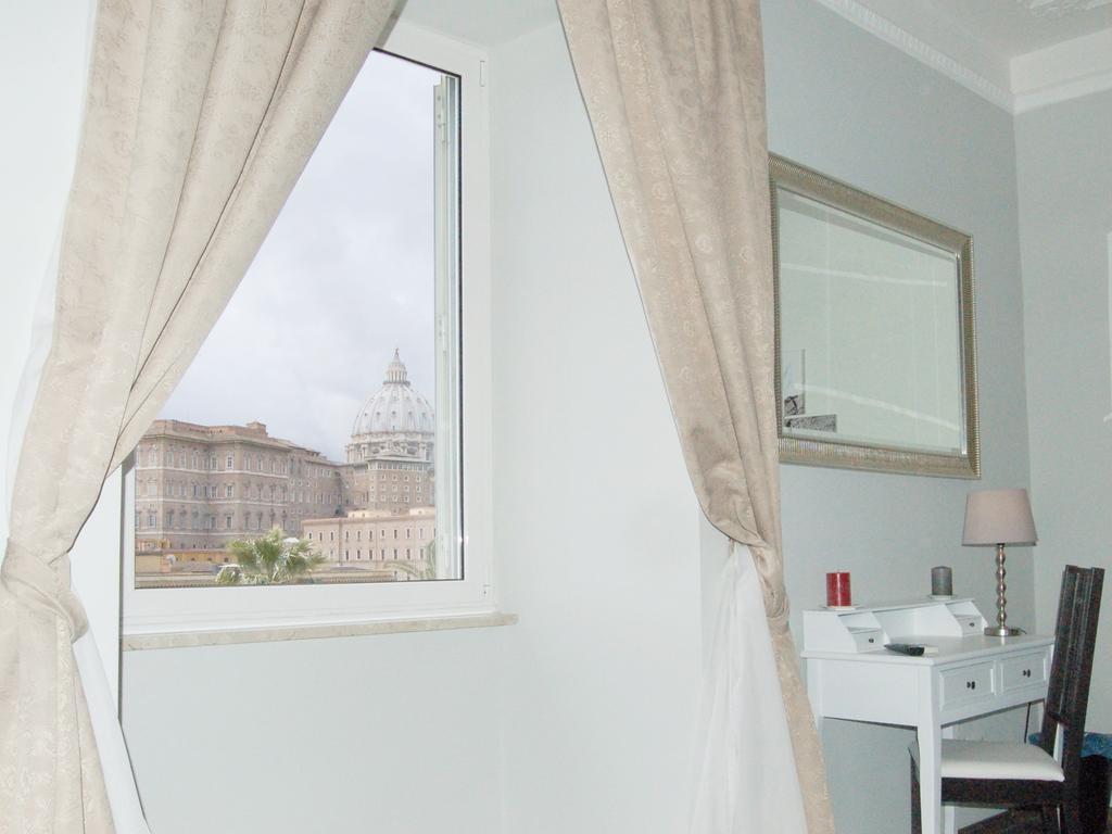 Luiza Vatican House Rom